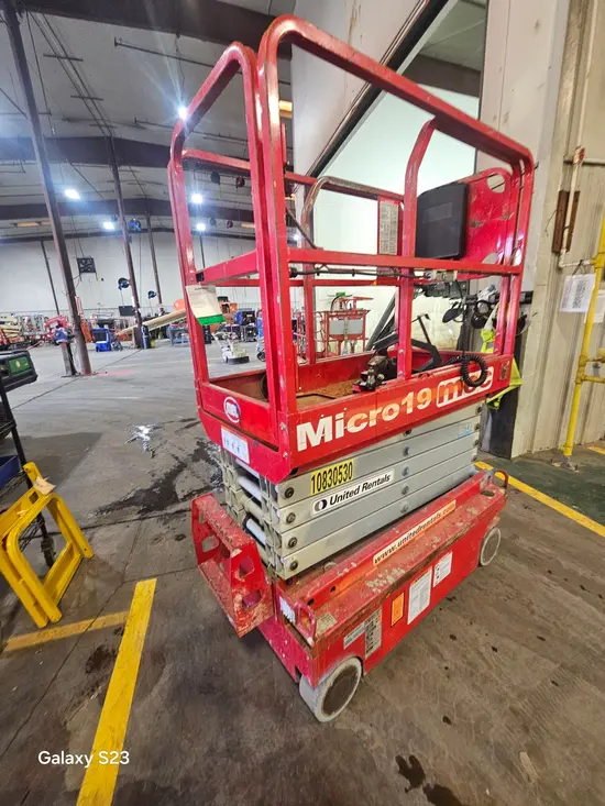 2018 MEC MICRO 19 Scissor Lift
