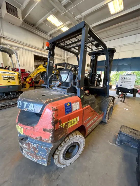 2018 Toyota 8FGU30 Warehouse Forklift