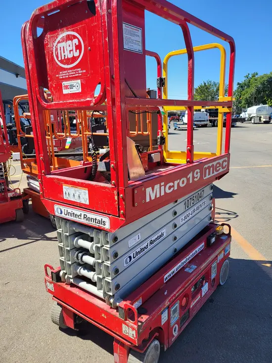 2018 MEC MICRO 19 Scissor Lift