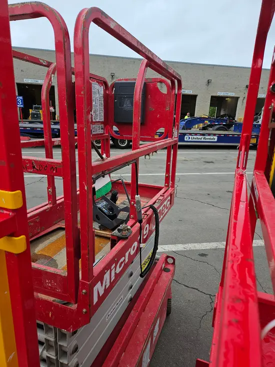 2018 MEC MICRO 19 Scissor Lift