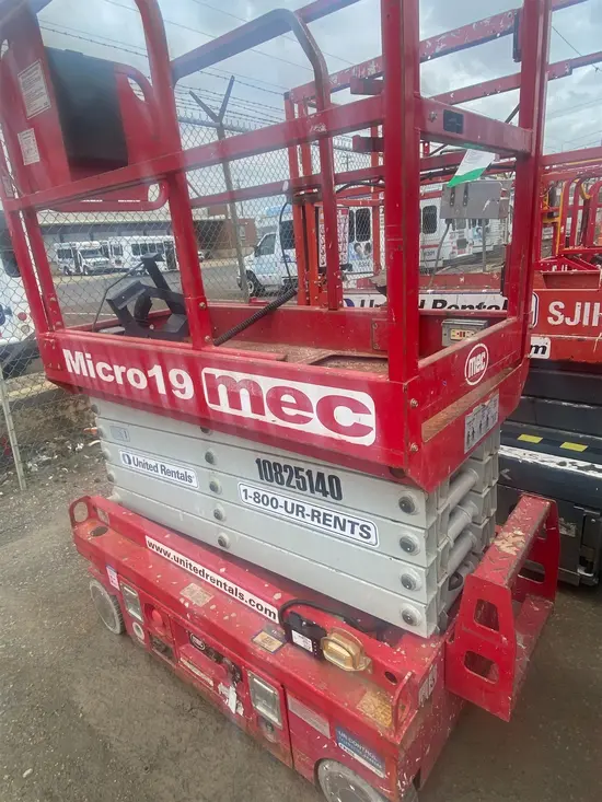 2018 MEC MICRO 19 Scissor Lift
