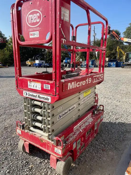 2018 MEC MICRO 19 Scissor Lift