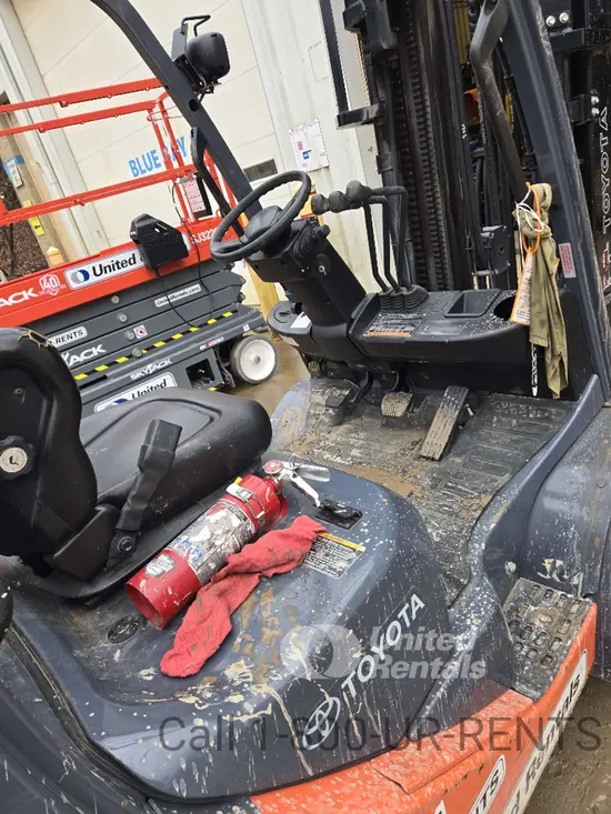2018 Toyota 8FGU30 Warehouse Forklift