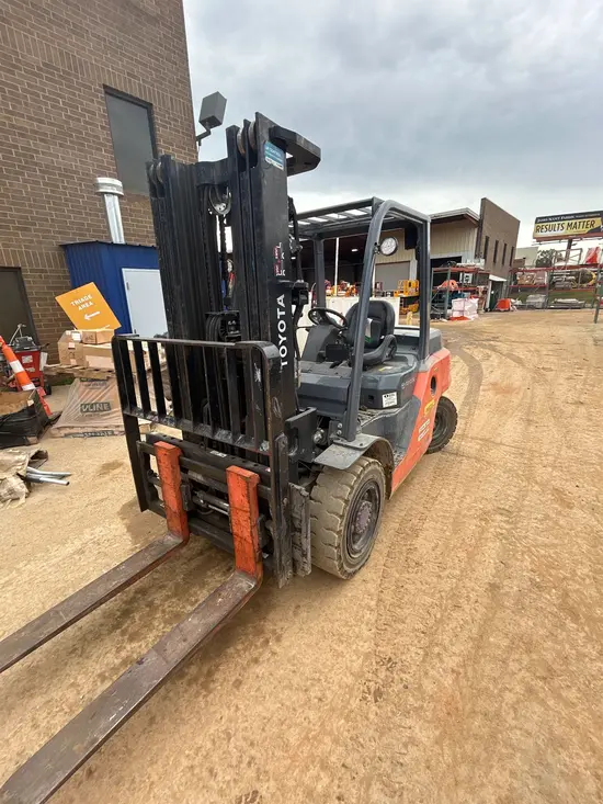 2019 Toyota 8FD35U Warehouse Forklift