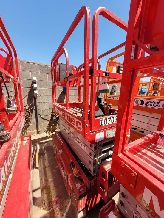 2017 MEC MICRO 19 Scissor Lift