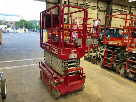 2018 MEC MICRO 19 Scissor Lift