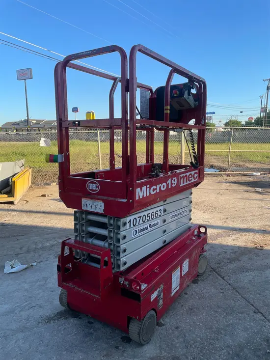 2018 MEC MICRO 19 Scissor Lift