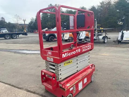 2018 MEC MICRO 19 Scissor Lift