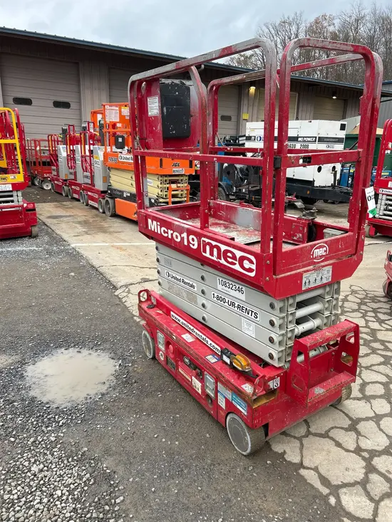 2018 MEC MICRO 19 Scissor Lift