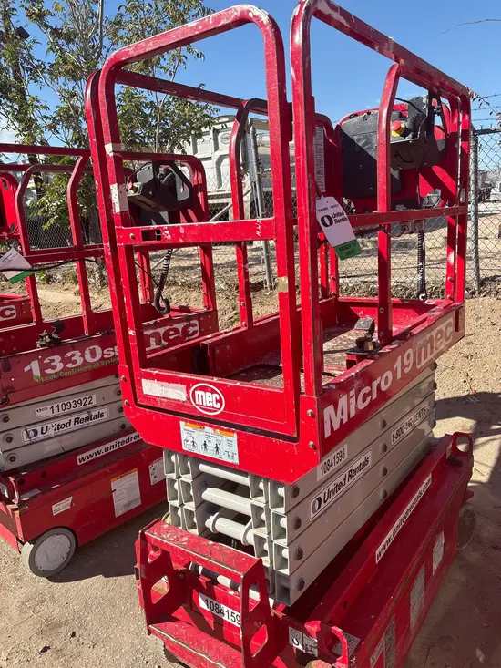 2018 MEC MICRO 19 Scissor Lift