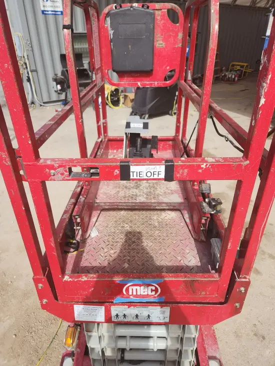 2018 MEC MICRO 19 Scissor Lift