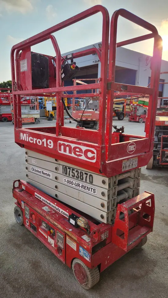 2018 MEC MICRO 19 Scissor Lift
