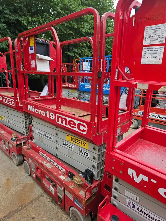 2018 MEC MICRO 19 Scissor Lift
