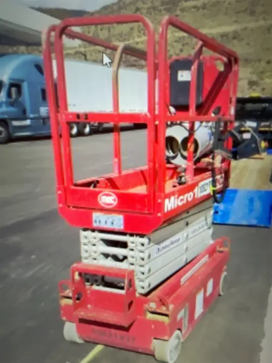 2018 MEC MICRO 19 Scissor Lift