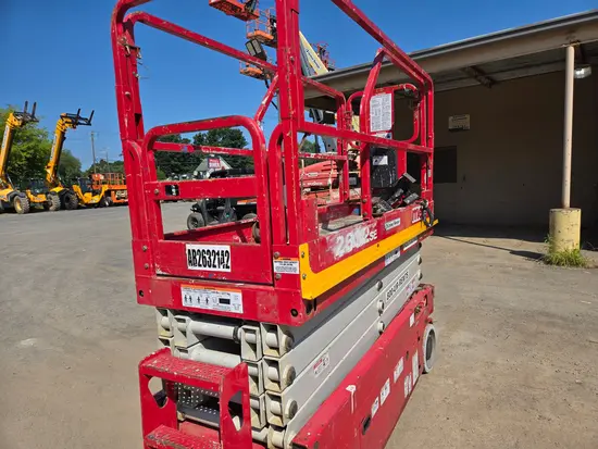 2017 MEC 2632SE Scissor Lift
