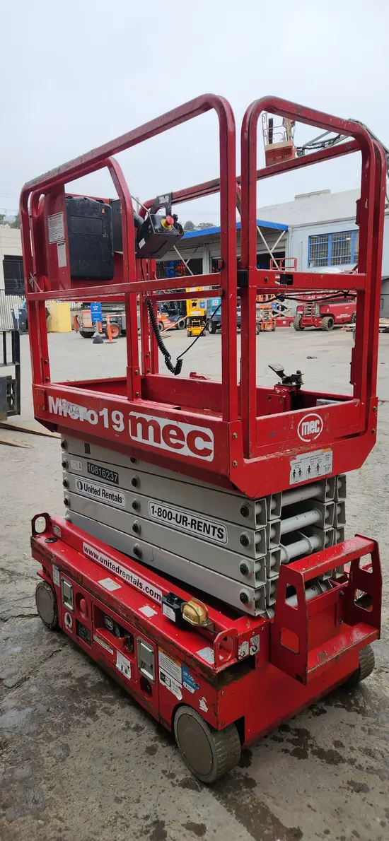 2018 MEC MICRO 19 Scissor Lift