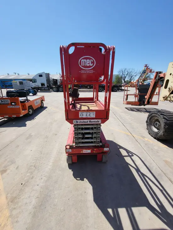 2018 MEC MICRO 19 Scissor Lift