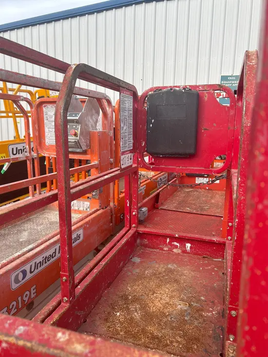 2018 MEC MICRO 19 Scissor Lift