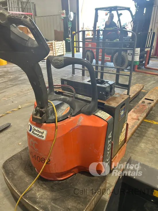 2019 Toyota 8HBE30 Jack