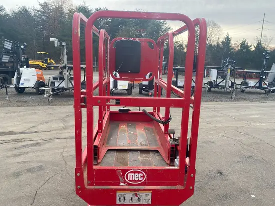 2018 MEC MICRO 19 Scissor Lift