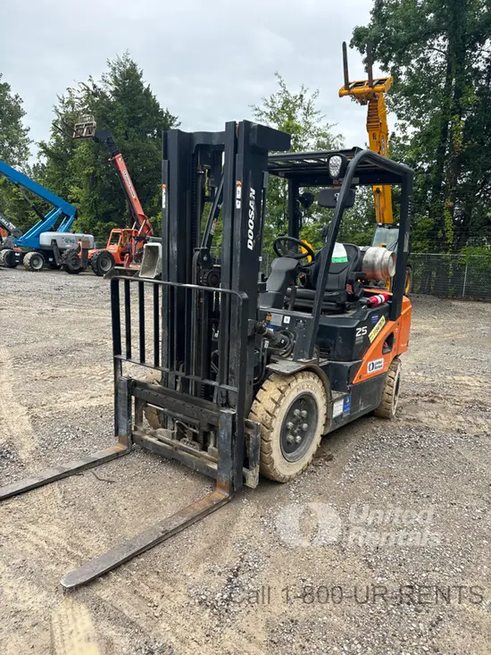 2022 Doosan G25E-7DF Warehouse Forklift