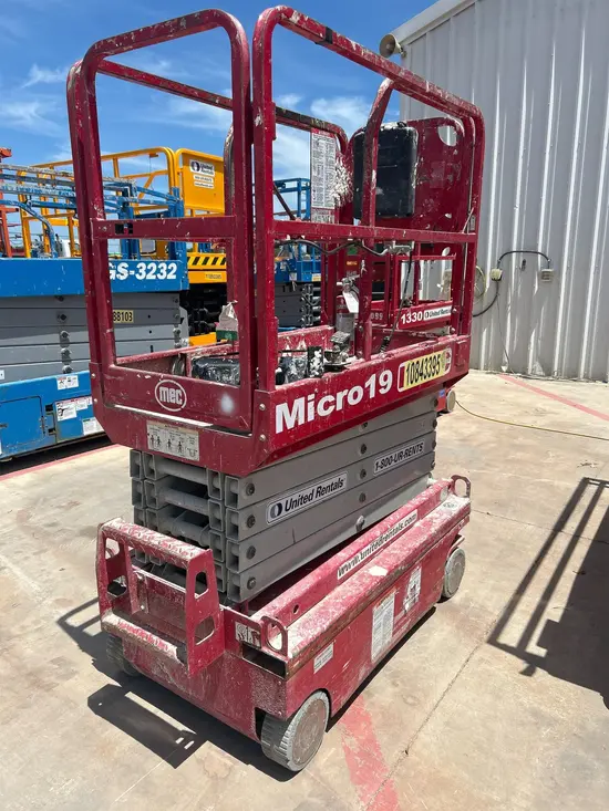 2018 MEC MICRO 19 Scissor Lift