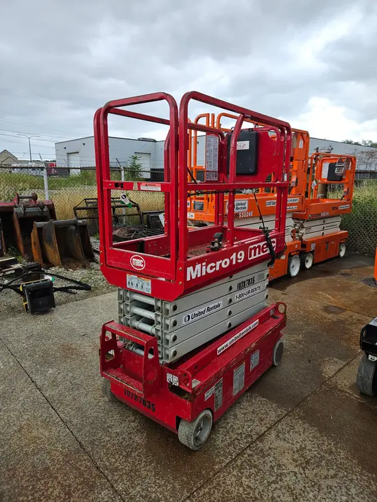 2018 MEC MICRO 19 Scissor Lift