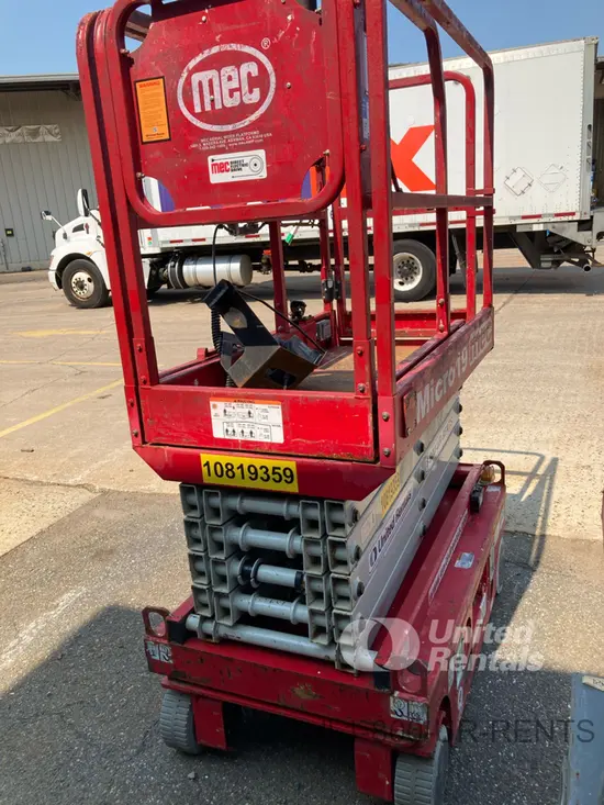 2018 MEC MICRO 19 Scissor Lift