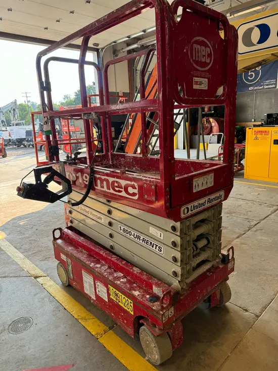 2018 MEC MICRO 19 Scissor Lift