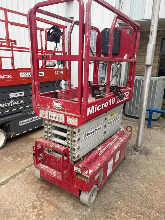 2018 MEC MICRO 19 Scissor Lift