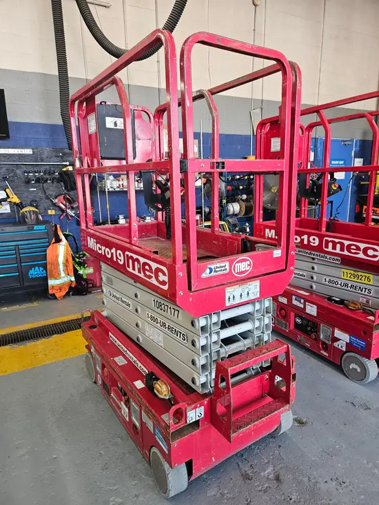 2018 MEC MICRO 19 Scissor Lift