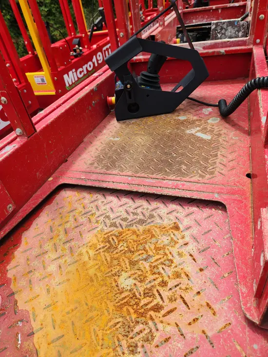 2018 MEC MICRO 19 Scissor Lift