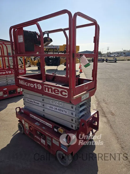 2018 MEC MICRO 19 Scissor Lift