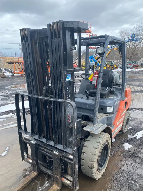 2019 Toyota 8FGU30 Warehouse Forklift