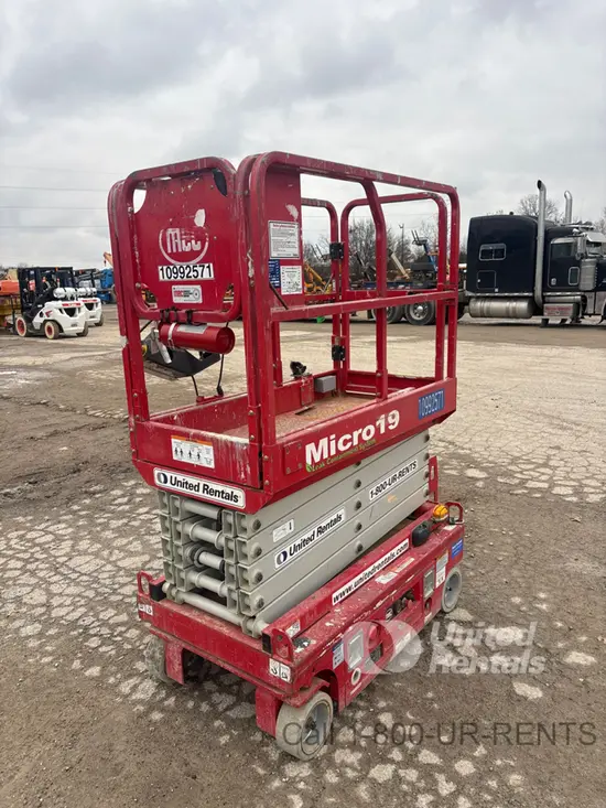 2019 MEC MICRO 19 Scissor Lift