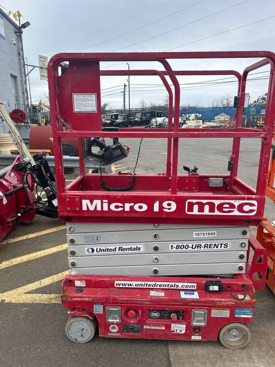 2018 MEC MICRO 19 Scissor Lift