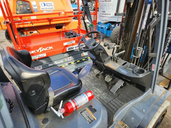 2019 Toyota 8FGU30 Warehouse Forklift