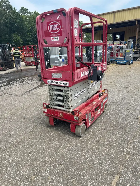2018 MEC MICRO 19 Scissor Lift