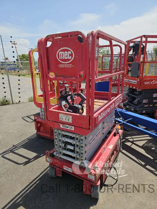 2017 MEC MICRO 19 Scissor Lift