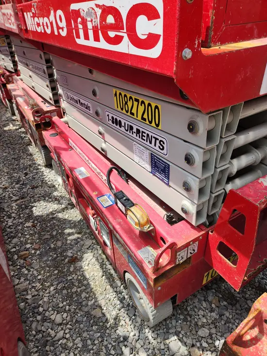 2018 MEC MICRO 19 Scissor Lift