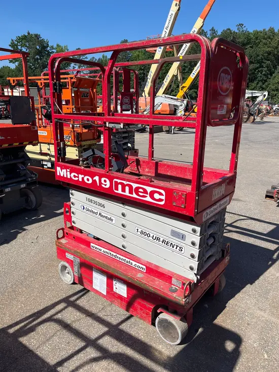 2018 MEC MICRO 19 Scissor Lift