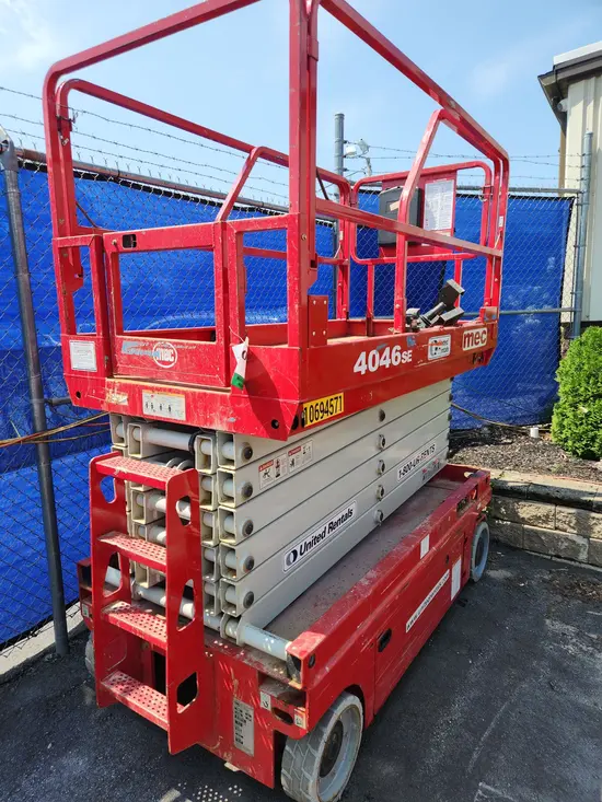 2017 MEC 4046SE Scissor Lift