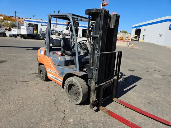 2019 Toyota 8FGU30 Warehouse Forklift