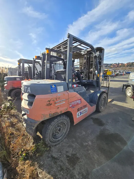 2015 Toyota 8FD35U Warehouse Forklift