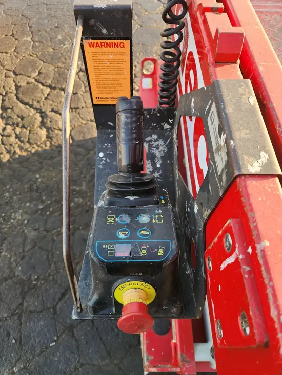 2019 MEC MICRO 19 Scissor Lift