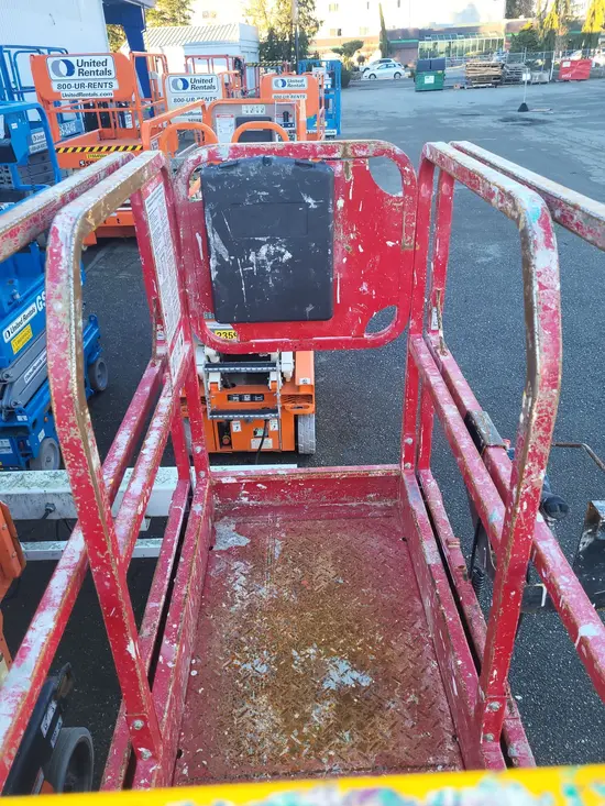2018 MEC MICRO 19 Scissor Lift