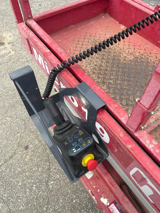 2018 MEC MICRO 19 Scissor Lift
