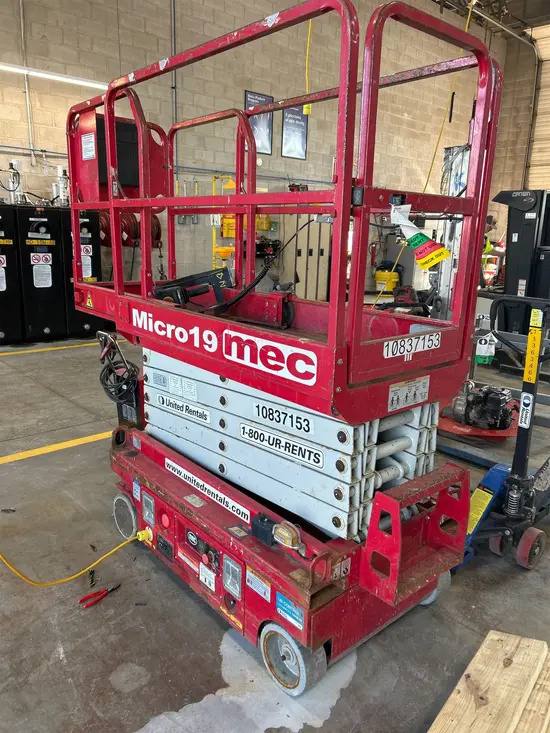 2018 MEC MICRO 19 Scissor Lift