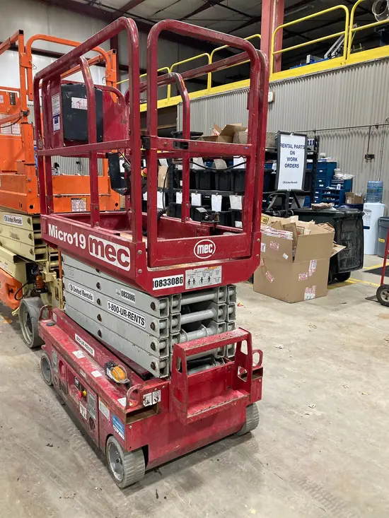 2018 MEC MICRO 19 Scissor Lift