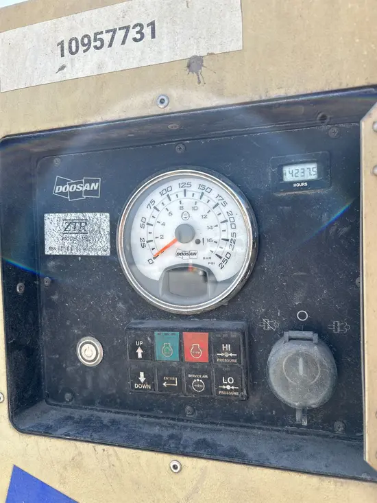 2019 Doosan P425/HP375WCU Air Compressor
